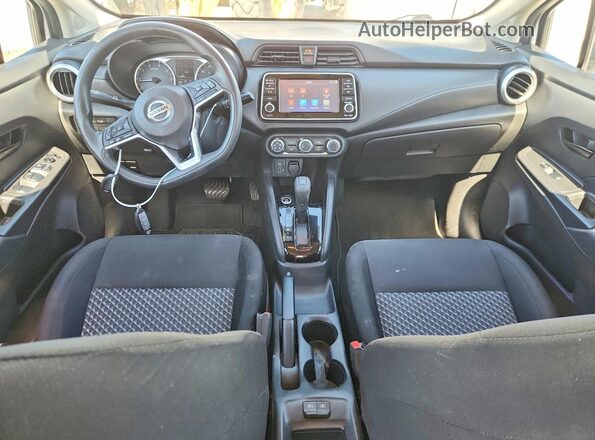 3N1CN8DV7ML908802 2021 NISSAN VERSA Белый Вид панели приборов