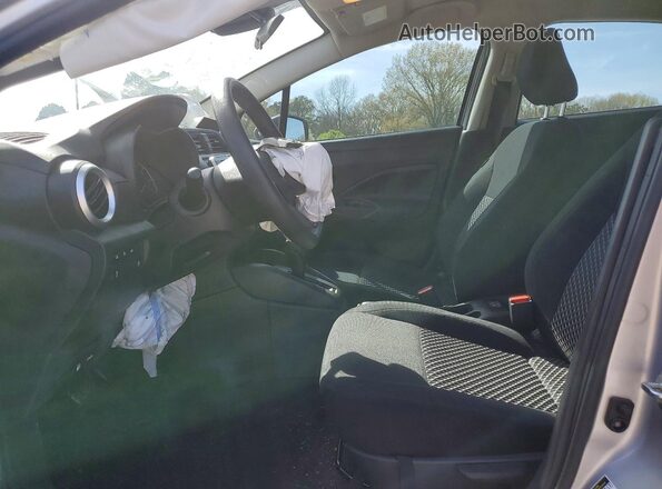 3N1CN8DV7RL904532 2024 NISSAN VERSA Серебряный Вид салона спереди
