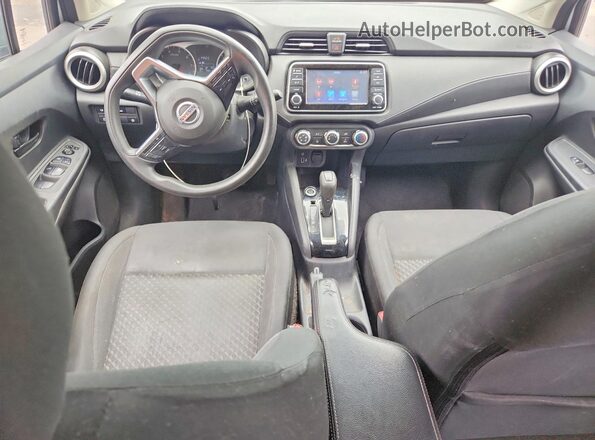 3N1CN8DV9LL882816 2020 NISSAN VERSA Серебряный Вид панели приборов