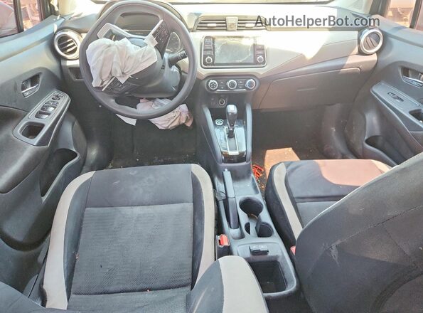 3N1CN8EV0ML871235 2021 NISSAN VERSA Серебряный Вид панели приборов