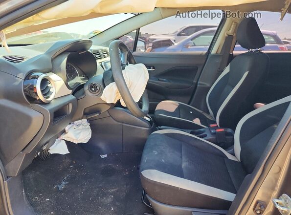 3N1CN8EV0ML871235 2021 NISSAN VERSA Серебряный Вид салона спереди