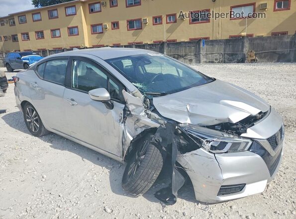 3N1CN8EV2ML851312 2021 NISSAN VERSA Silver Przód prawy