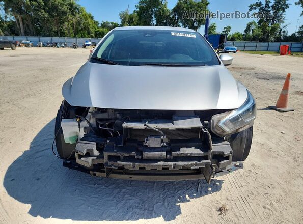 3N1CN8EV2ML918457 2021 NISSAN VERSA Silver Դիմացի տեսք