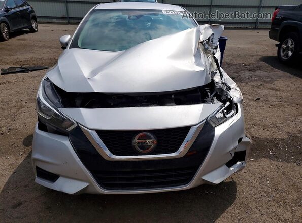 3N1CN8EV3ML869057 2021 NISSAN VERSA Серебряный Вид спереди