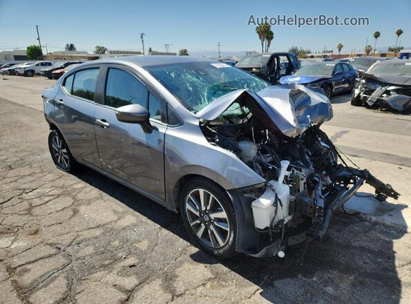 3N1CN8EV4ML889401 2021 NISSAN VERSA Gray VIN կոդի պիտակի տեսք