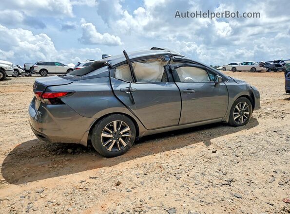 3N1CN8EV4SL832239 2025 NISSAN VERSA Gray Trasero derecho