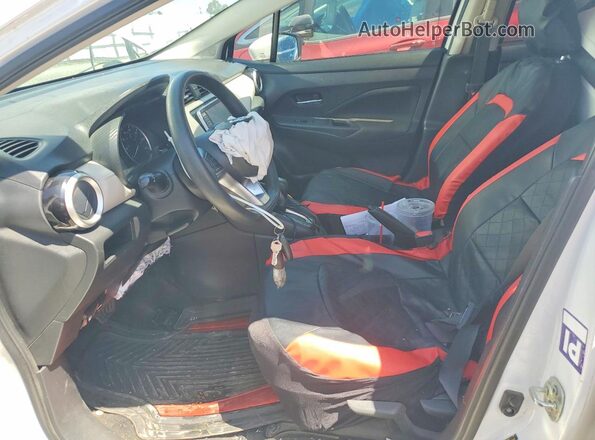 3N1CN8EV5ML867424 2021 NISSAN VERSA Белый Вид салона спереди