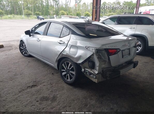 3N1CN8EV6ML822752 2021 NISSAN VERSA Серебряный Задняя левая четверть