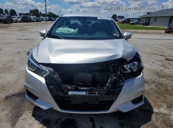 3N1CN8EV6ML841141 2021 NISSAN VERSA Серебряный Вид спереди