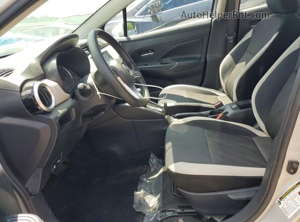 3N1CN8EV7LL874048 2020 NISSAN VERSA Серебряный Вид салона спереди