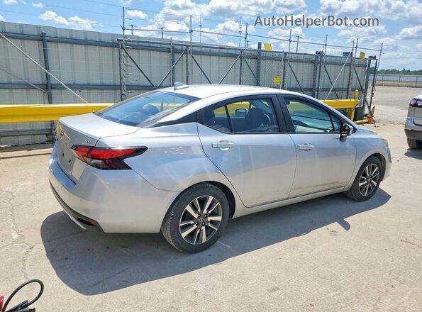 3N1CN8EV7ML842914 2021 NISSAN VERSA Серебряный Задняя правая четверть