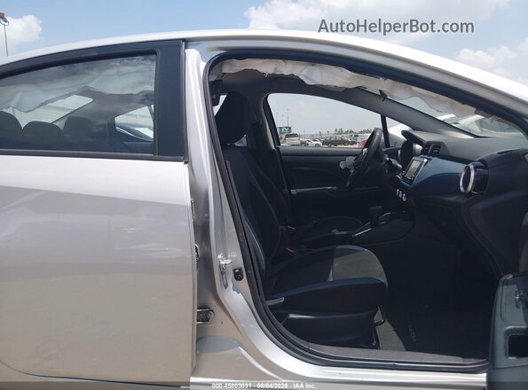 3N1CN8EV7SL825981 2025 NISSAN VERSA Silver წინა სალონის ხედი