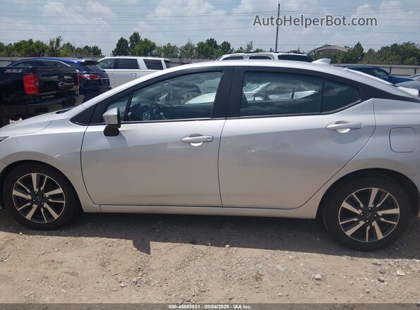 3N1CN8EV7SL825981 2025 NISSAN VERSA Silver სალონის 360-გრადუსიანი ხედი