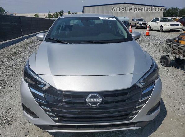 3N1CN8EV7SL888997 2025 NISSAN VERSA Silver Widok z przodu