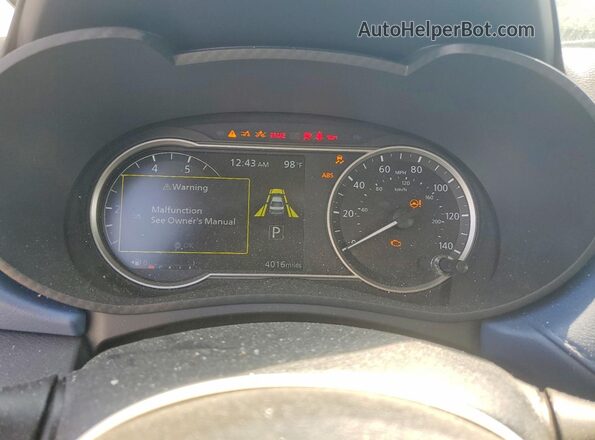 3N1CN8EV7SL888997 2025 NISSAN VERSA Silver Widok zestawu wskaźników
