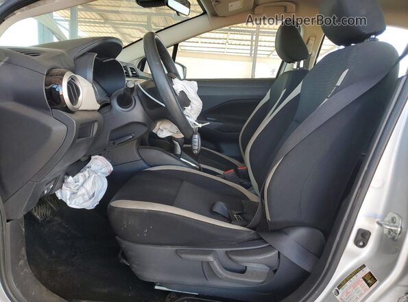 3N1CN8EV9ML894089 2021 NISSAN VERSA Silver Widok wnętrza z przodu