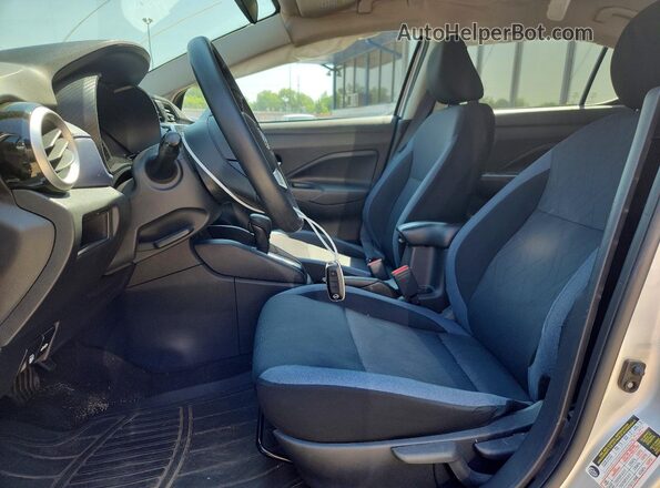 3N1CN8EV9PL862943 2023 NISSAN VERSA Silver Vista interior delantera