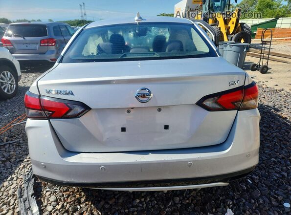 3N1CN8EVXML895283 2021 NISSAN VERSA Silver Вид ззаду
