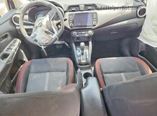 3N1CN8FV2PL858697 2023 NISSAN VERSA Серый Вид панели приборов