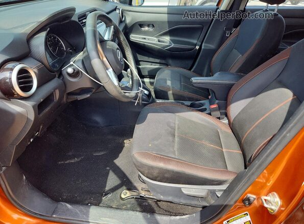 3N1CN8FV3LL901440 2020 NISSAN VERSA Оранжевый Вид салона спереди
