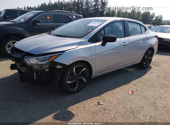 3N1CN8FV7RL903751 2024 NISSAN VERSA Silver Vista tres cuartos delantera izquierda