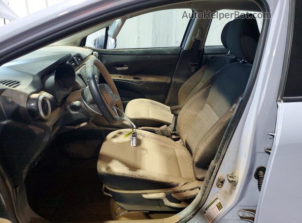 3N1CN8FV7SL834940 2025 NISSAN VERSA Серый Вид салона спереди