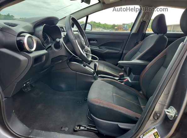 3N1CN8FV8ML920793 2021 NISSAN VERSA Silver Вид салону спереду