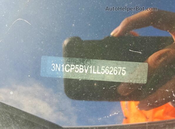 3N1CP5BV1LL562675 2020 NISSAN KICKS White Engine compartment view