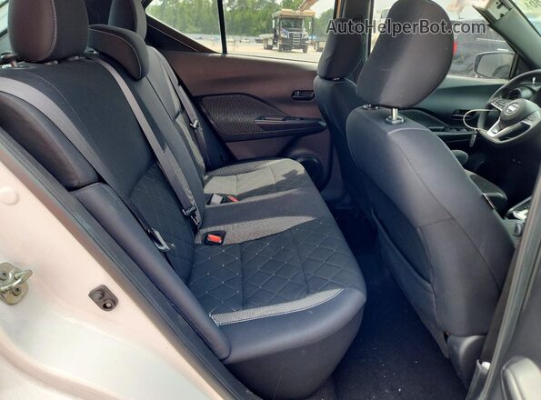 3N1CP5BV2LL481037 2020 NISSAN KICKS White Rear interior view