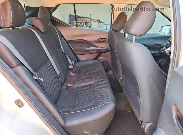 3N1CP5BV2ML477135 2021 NISSAN KICKS White Widok wnętrza z tyłu