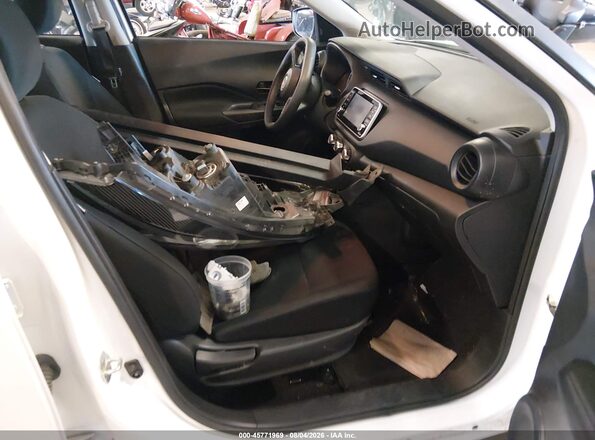 3N1CP5BV5PL565357 2023 NISSAN KICKS Белый Вид салона спереди