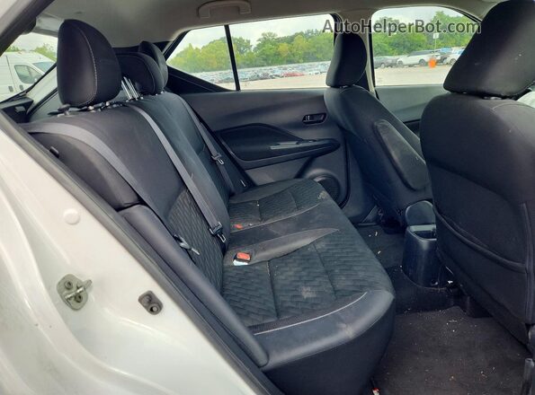 3N1CP5BVXML468893 2021 NISSAN KICKS White Widok wnętrza z tyłu