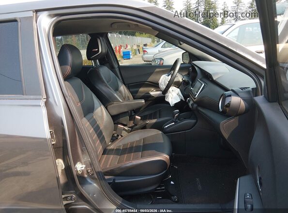 3N1CP5CU1JL511292 2018 NISSAN KICKS Серый Вид салона спереди