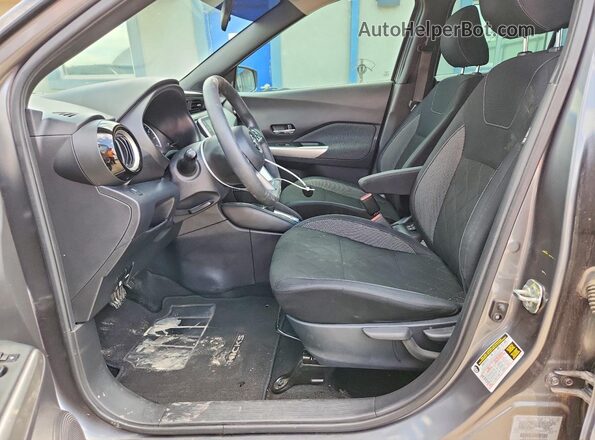 3N1CP5CU2JL506070 2018 NISSAN KICKS Gray წინა სალონის ხედი