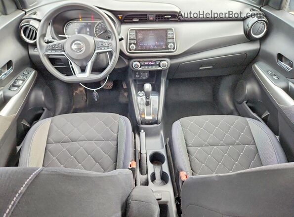 3N1CP5CU2JL518865 2018 NISSAN KICKS Синий Вид панели приборов