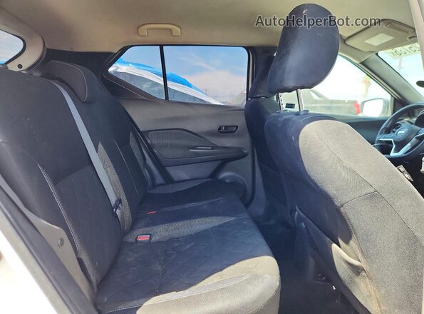 3N1CP5CU2JL523225 2018 NISSAN KICKS White Widok wnętrza z tyłu