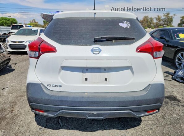 3N1CP5CU2JL523225 2018 NISSAN KICKS White Widok z tyłu