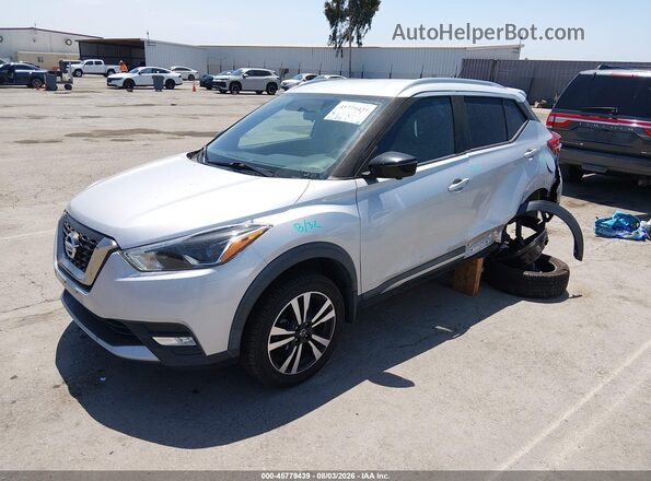 3N1CP5CU2JL542471 2018 NISSAN KICKS Silver წინა მარცხენა ხედი სამი მეოთხედიდან