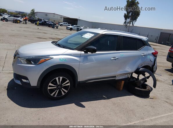 3N1CP5CU2JL542471 2018 NISSAN KICKS Silver სალონის 360-გრადუსიანი ხედი