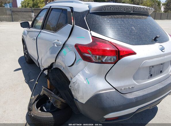 3N1CP5CU2JL542471 2018 NISSAN KICKS Silver 