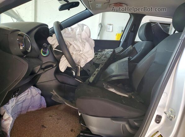 3N1CP5CU2KL569414 2019 NISSAN KICKS Серебряный Вид салона спереди