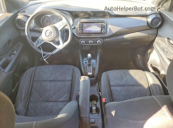 3N1CP5CU4JL531102 2018 NISSAN KICKS Серебряный Вид панели приборов