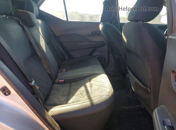3N1CP5CU4JL531102 2018 NISSAN KICKS Серебряный Вид задних сидений
