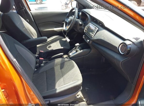 3N1CP5CU4JL532170 2018 NISSAN KICKS Orange Front interior view