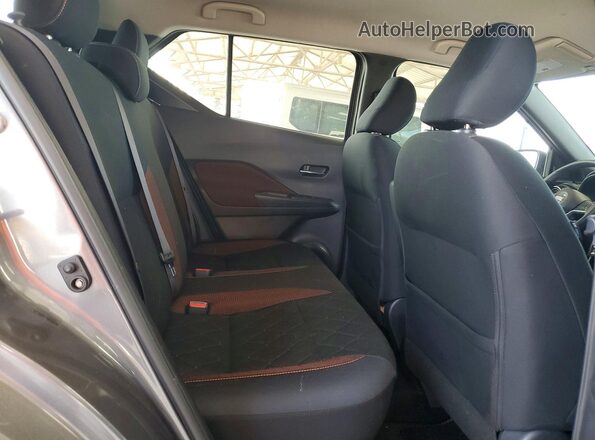 3N1CP5CU5KL533510 2019 NISSAN KICKS Silver Widok tylnych siedzeń