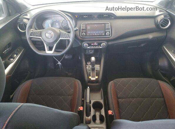 3N1CP5CU5KL533510 2019 NISSAN KICKS Silver Widok deski rozdzielczej