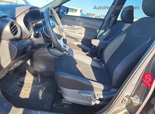 3N1CP5CU5KL556883 2019 NISSAN KICKS Угольный Вид салона спереди