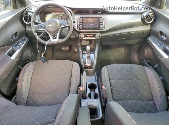 3N1CP5CU6KL519504 2019 NISSAN KICKS Blue Вид панелі приладів