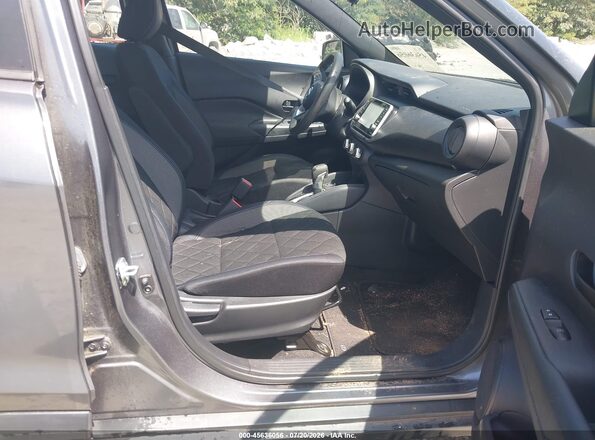 3N1CP5CU7JL515749 2018 NISSAN KICKS Gray Front interior view