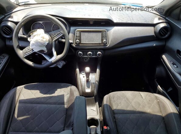 3N1CP5CU7JL530929 2018 NISSAN KICKS Silver Вид панелі приладів